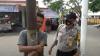 Tak Pakai Masker, Puluhan Warga di Cilegon Dihukum Peluk Tiang Telepon
