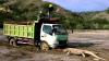 Viral Foto Komodo Adang Truk Material, Tagar #savekomodo Trending di Twitter