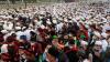 Tertutup Massa Habib Rizieq, WNA Penumpang Pesawat Jalan Kaki Menuju Bandara - Bagian 3