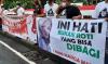 Demo Tolak Habib Rizieq, Massa di Surabaya Bawa Spanduk Nikita Mirzani Berhijab