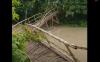 Detik-Detik Jembatan Hanyut Terseret Arus Sungai di Bojonegoro