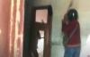 Video Orang Gangguan Jiwa Ngamuk Bawa Celurit di Mojokerto, Satu Orang Tewas