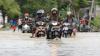 Kali Meluap, Jalan Benjeng Gresik Terendam Banjir - Bagian 3