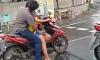 Laki-laki dan Perempuan di Surabaya Ini Mesum di Atas Motor, Videonya Viral 