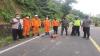 Pohon Tumbang dan Tanah Longsor di Minahasa Selatan, Kapolres Ingatkan Pengguna Jalan Hati-hati