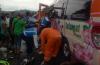 Travel Tabrakan di Tol Cipularang, Petugas Masih Evakuasi Korban