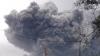 Penampakan Gunung Semeru Erupsi Luncurkan Awan Panas Sejauh 4,5 Kilometer - Bagian 2
