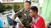 Datang ke Pos TNI, Pemuda di Jayapura Minta Diajari Operasikan Laptop