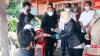 Mensos  Risma Kunjungi Korban Banjir dan Longsor di Manado
