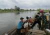 Video Tempuh 4 Jam Perjalanan, Marinir DIstribusikan Bantuan Korban Banjir Kalsel