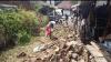 Tebing 4 Meter Longsor Timpa Puluhan Lapak Pedagang Pasar di Pekalongan