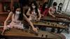 Deretan Perempuan Cantik Bermain Alat Musik Kecapi China - Bagian 1