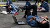 Mahasiswa Surabaya Tiduran di Halaman Kampus Desak Biaya Kuliah Dipotong - Bagian 3