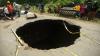 Penampakan Lubang Besar Sedalam 8 Meter di Jalan Penghubung Brebes - Tegal