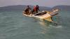 Ngeri, Nelayan Naik Perahu Kecil Terseret Ombak Gelombang Tinggi di Baubau