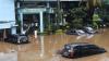 Penampakan Mobil-Mobil Terendam Banjir di Hotel Kebayoran - Bagian 1