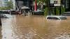 Penampakan Mobil Terendam Banjir di Kemang, Hanya Terlihat Bagian Atap