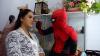 Aksi Spiderman Merias Wajah Perempuan Cantik di Makassar - Bagian 4