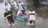 Nelayan Pekalongan Manfaatkan Perahu untuk Bantu Korban Banjir Beraktivitas  