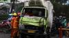 Truk Terguling Bikin Macet hingga 3 Kilometer di Surabaya  - Bagian 5