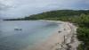 Tumpukan Sampah Plastik Rusak Lingkungan dan Keindahan Pantai Pink Lombok - Bagian 2