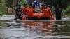 Tim SAR Evakuasi Jenazah dengan Perahu Karet Lewati Banjir Baleendah - Bagian 2
