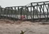 Video Viral Jembatan di Malak Runtuh Diterjang Banjir 