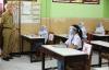 Sidak Uji Coba PTM, Ganjar Tegur Guru Berkerumun dan Minta Foto ke Siswa