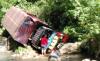 Truk Makanan Ringan di Pasuruan Terjun Bebas ke Sungai, 3 Penumpang Luka  