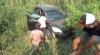 Oleng, Mobil Rombongan Pemudik asal Madura Terjun ke Sawah 