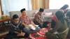 Mengharukan, Pasutri Tunanetra di Tasikmalaya Ajarkan Mengaji Alquran Huruf Braille