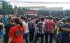 Ratusan Orang Antre Vaksinasi Covid-19 TNI-Polri di Grand Ballroom Sudirman Bandung