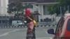 Viral, Wanita Joget di Lampu Merah Soreang Bandung, Warganet: Mugi Enggal Damang