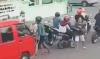 Viral Pengemis Bergantian Pakai Tongkat di Lampu Merah, Ternyata Bisa Jalan Normal