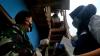 TNI dan Satgas Covid Desa Antarkan Obat dan Vitamin untuk Warga Isoman di Lembang KBB