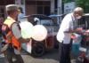 Video Aksi Simpatik Satpol PP Bagikan Masker Merah Jambu dan Balon