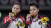 Ekspresi Greysia-Apriyani Cium Medali Emas Olimpiade Tokyo