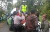 Rem Motor Blong, Pasutri dan 3 Anak Jatuh di Bibir Jurang