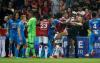 Laga Nice Vs Marseille Rusuh, Penonton Masuk Lapangan Kejar Dimitri Payet
