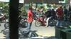 2 Mobil Ugal-Ugalan di Jalanan Temanggung, Tabrak  Motor dan Gerobak PKL  