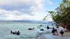 Pantai Liang Ramai Pengunjung, Pariwisata Maluku Mulai Pulih - Bagian 1