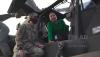 Lucunya Istri KSAD Hetty Andika Naik Helikopter Bareng Prajurit US Army : Minggir-minggir Becak