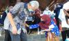 Gemas Digoda Terus, Nenek 91 Tahun Ini Cubit Lengan Ganjar Pranowo