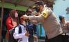 Polres Mojokerto Bagikan Seragam  Gratis untuk 280 Siswa SD-SMA Korban Covid-19