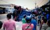 Truk Muatan Keramik Terguling Timpa Mobil hingga Ringsek di Purbalingga 