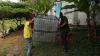 Merakit Botol-Botol Bekas Menjadi Tempat Sampah - Bagian 2