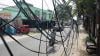 Kabel Semrawut di Pinggir Jalan Ciputat, Warga Terpaksa Menunduk untuk Melintas - Bagian 2