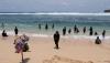 Ramainya Wisatawan Bermain di Pantai Gunungkidul - Bagian 2