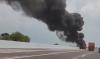 Truk Terbakar Hebat di Tol Jombang-Nganjuk, Muatan 39 Unit Motor Ludes Dilalap Api 