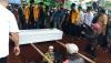 Suasana Haru Pemakaman Vanessa Angel, Dikebumikan Satu Liang bersama Sang Suami - Bagian 3